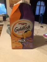 Mängden socker i Xtra cheddar + pretzel mix baked snack crackers, xtra cheddar + pretzel