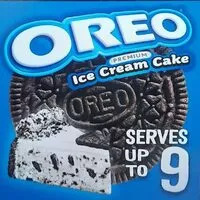 Mängden socker i Creamy vanilla ice cream cake with cookie pieces topped with whipped icing, creamy vanilla