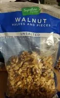Mängden socker i Unsalted walnut halves and pieces