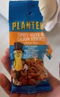 Mängden socker i Planters Spicy nuts and cajun sticks