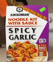 Mängden socker i Noodle kit with sauce spicy garlic