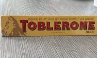 Mängden socker i Swiss Milk Chocolate With Honey and Almond Nougat