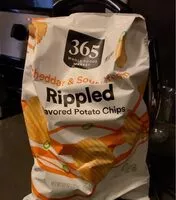 Mängden socker i Cheddar & sour cream rippled potato chips