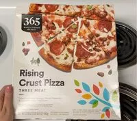 Mängden socker i Rising crust pizza three meat
