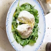 Mängden socker i Burrata Pugliese e rucola