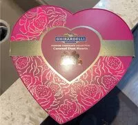 Mängden socker i Ghiradelli premium chocolate collection caramel duet hearts