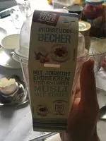 Mängden socker i Frühstücksbecher, Joghurt Mit Roter Grütze Und Müs. ..