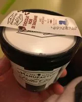Mängden socker i Crème glacée au chocolat noir de Tanzanie avec morceaux de chocolat et sauce au chocolat