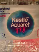 Mängden socker i Agua mineral de manantial garrafa