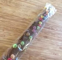 Mängden socker i guimauve enrobée de chocolat au lait avec bonbons