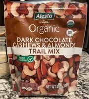 Mängden socker i Organic dark chocolate cashews & almonds trail mix