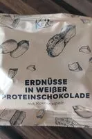 Mängden socker i Erdnüsse in weißer Proteinschokolade mit Kokosraspeln
