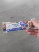 Mängden socker i muesli bar with forest berries and yoghurt