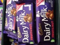Mängden socker i Cadbury dairy milk chocolate bar fruit and nut