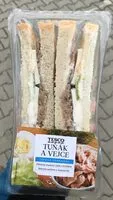 Mängden socker i Sendvič z pšeničného toustového chleba s tuňákem, vařeným vejcem, majonézou, ledovým salátem a jarní cibulkou