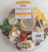 Mängden socker i chicken, broccoli almond and cashew salad