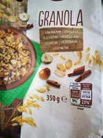 Mängden socker i granola z kawałkami czekolady, prażonymi orzeszkami ziemnymi ilaskowymi