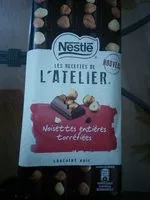Mängden socker i NESTLE L'ATELIER Chocolat Noir Noisettes Entières Torréfiées