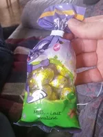 Mängden socker i Oeufs chocolat lait praliné 