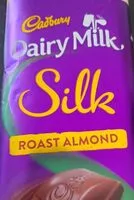 Mängden socker i DAIRY MILK SILK ROAST ALMOND CHOCOLAT