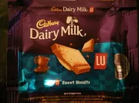 Mängden socker i Cadbury dairy milk chocolate bar lu sweet biscuits