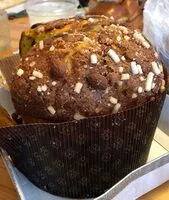 Mängden socker i Panettone ricoperto con glassa alle mandorle