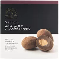 Mängden socker i Bombón de almendra y chocolate negro