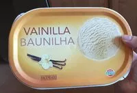 Tarrinas y bloques de helado de vainilla