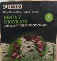 Mängden socker i Helado de menta y chocolate con salsa y rizos de chocolate