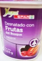 Mängden socker i Yugui desnatado con frutas del bosque